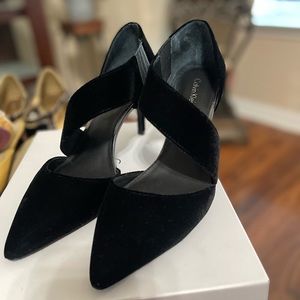 NWT Calvin Klein velvet heels size 8